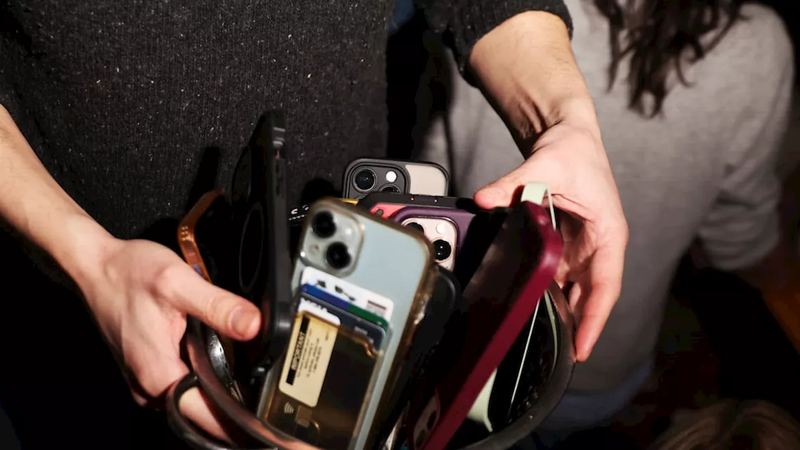 3 approaches to help you kick your phone habit